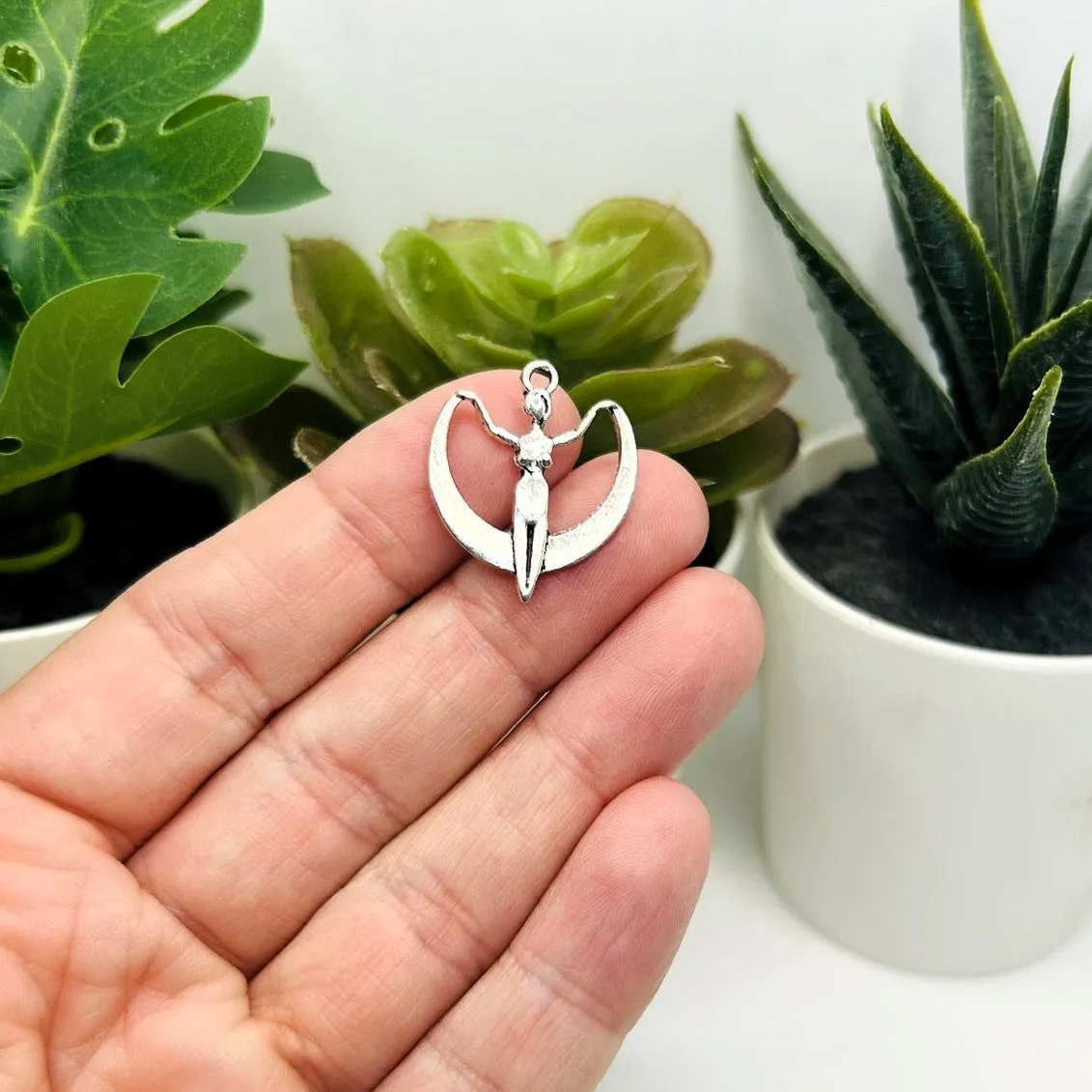 1, 4, 20 or 50 Pieces: Silver Goddess with Drapes Charm