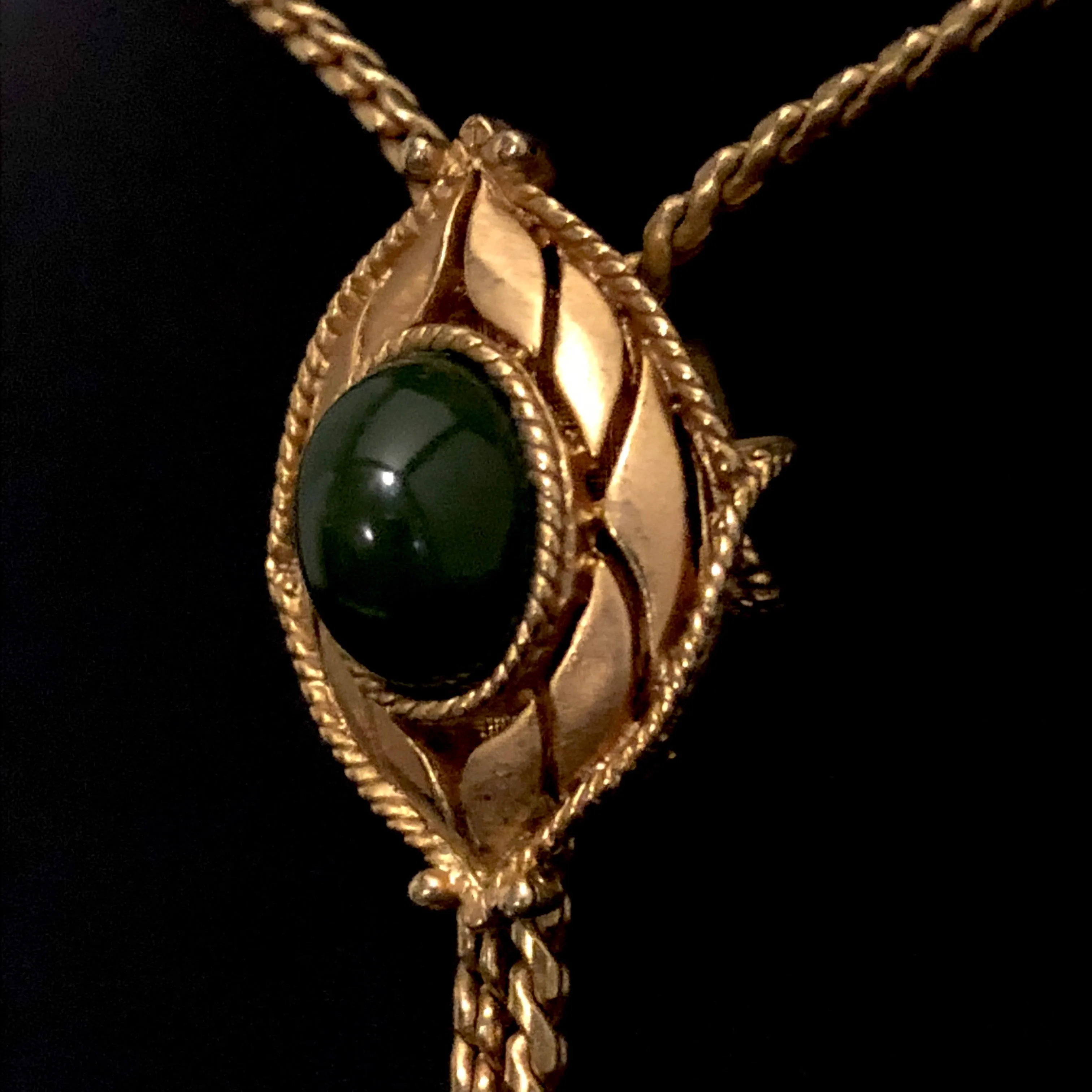 1979 Sarah Coventry Lariat Necklace