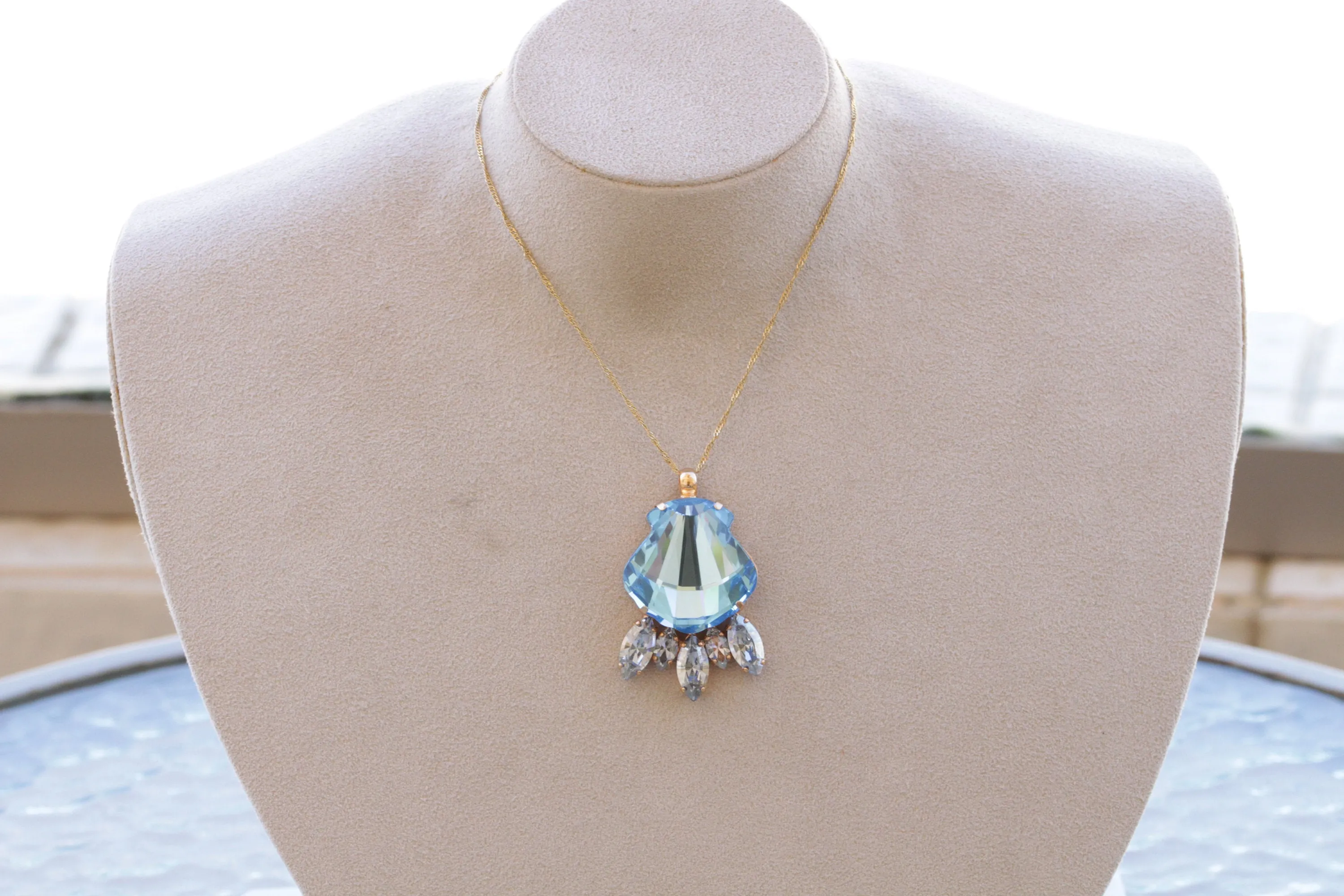 AQUAMARINE SHELL NECKLACE