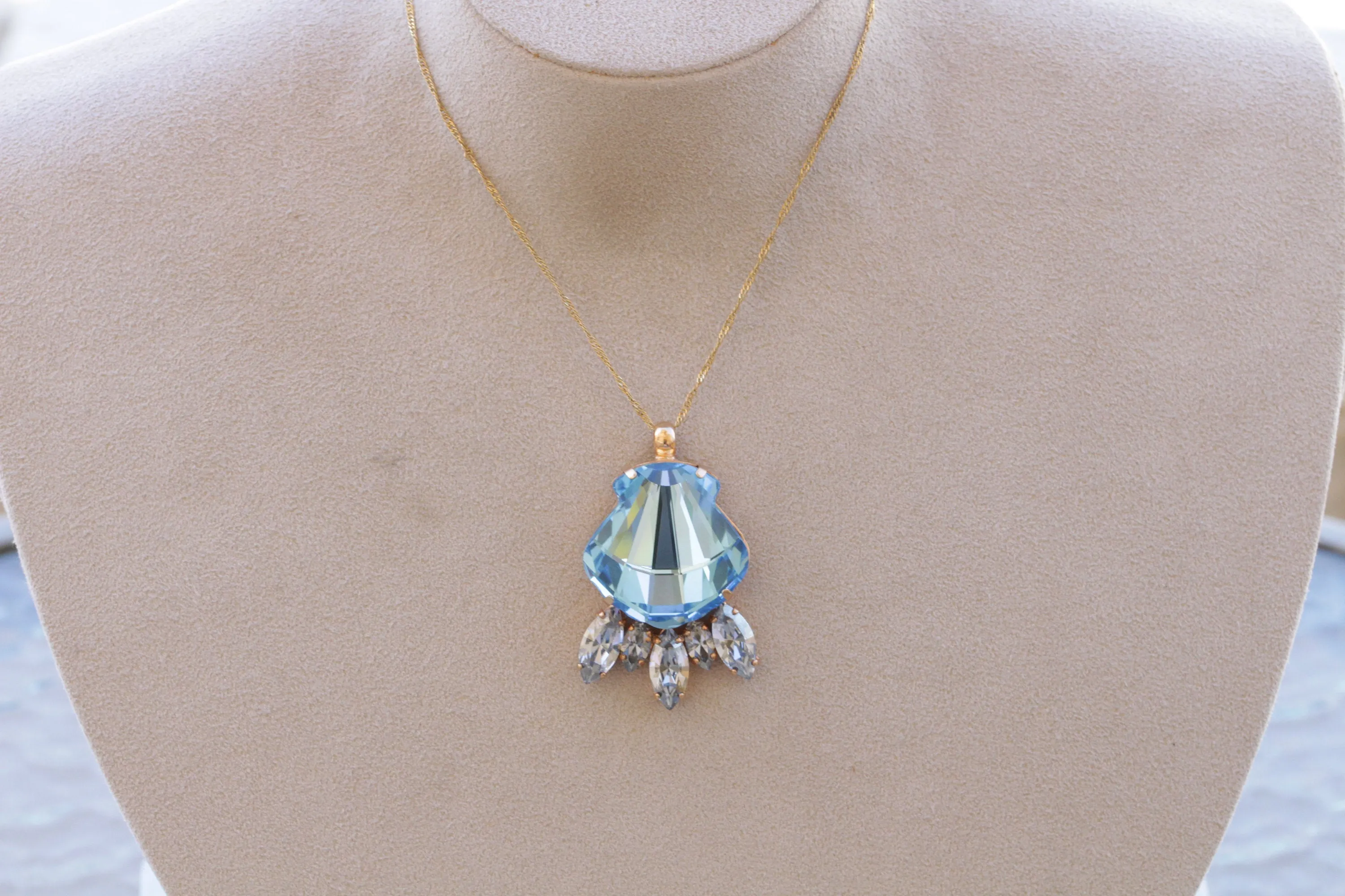AQUAMARINE SHELL NECKLACE