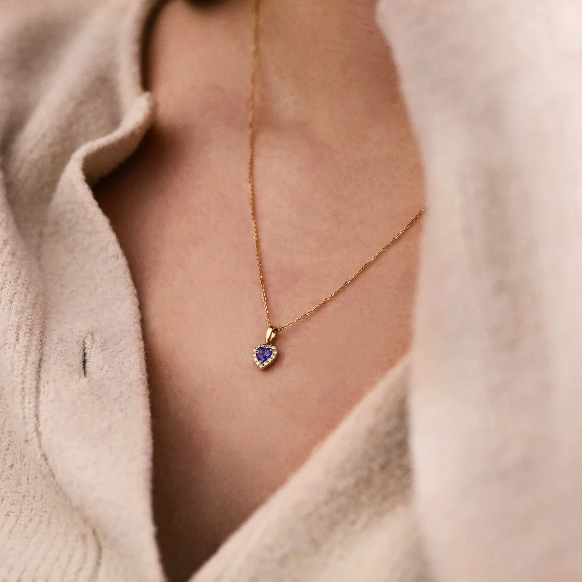 Bijou Collection Petite Blue Sapphire & Diamond Heart Halo Pendant | 9K Yellow Gold