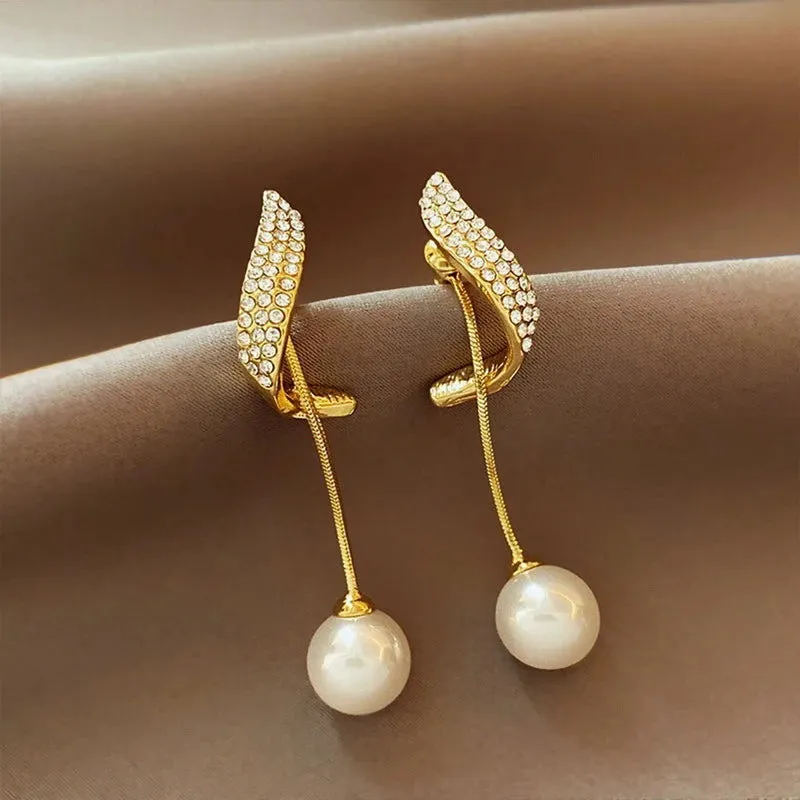 Exquisite Zircon Small Triangle Ear Studs for Women Geometric Pearl Heart Shape Earrings Fashion Party Jewelry Gifts