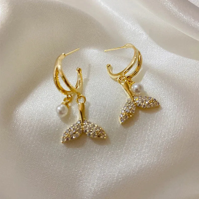Exquisite Zircon Small Triangle Ear Studs for Women Geometric Pearl Heart Shape Earrings Fashion Party Jewelry Gifts