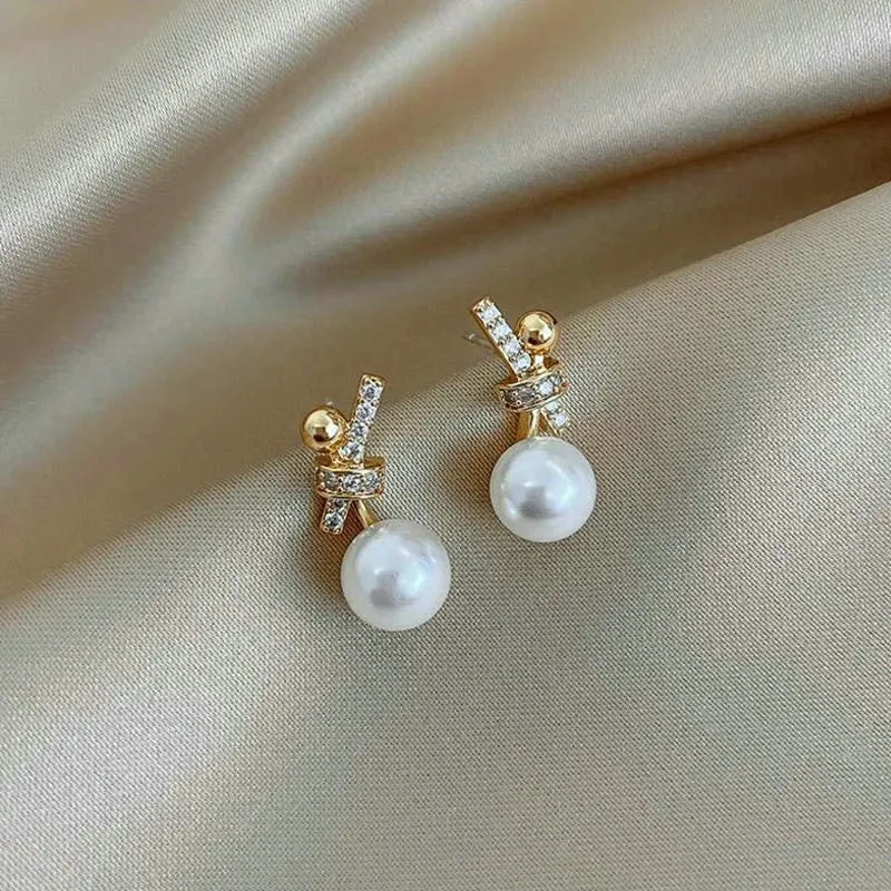 Exquisite Zircon Small Triangle Ear Studs for Women Geometric Pearl Heart Shape Earrings Fashion Party Jewelry Gifts