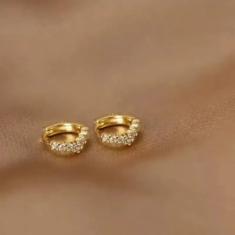 Exquisite Zircon Small Triangle Ear Studs for Women Geometric Pearl Heart Shape Earrings Fashion Party Jewelry Gifts