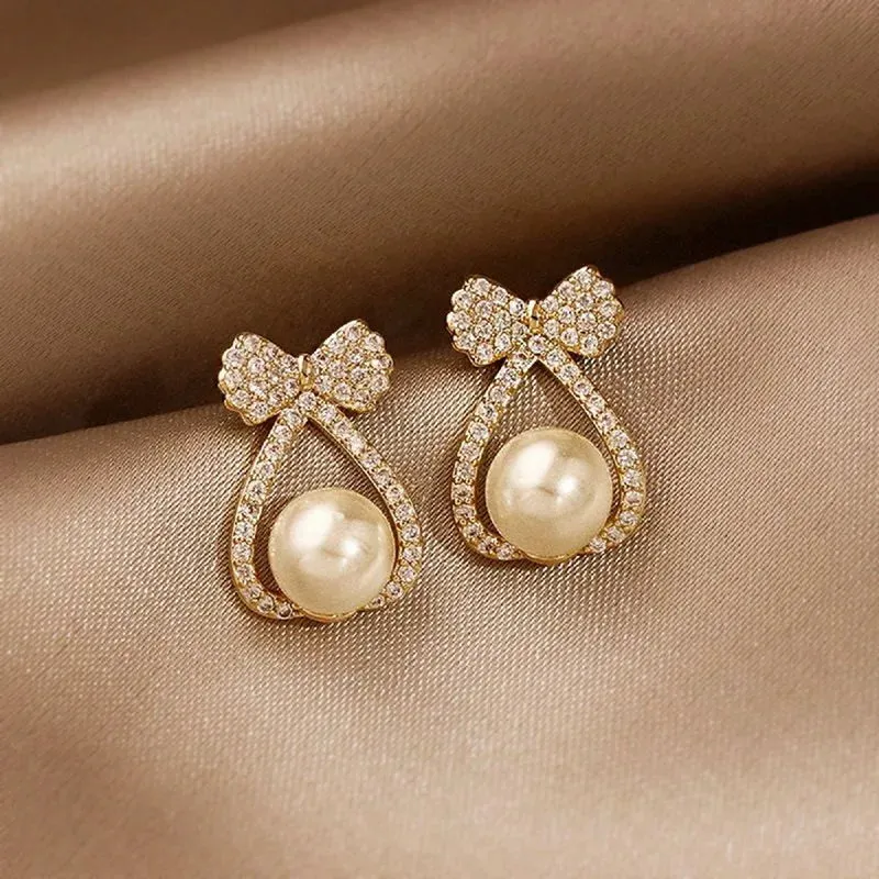 Exquisite Zircon Small Triangle Ear Studs for Women Geometric Pearl Heart Shape Earrings Fashion Party Jewelry Gifts