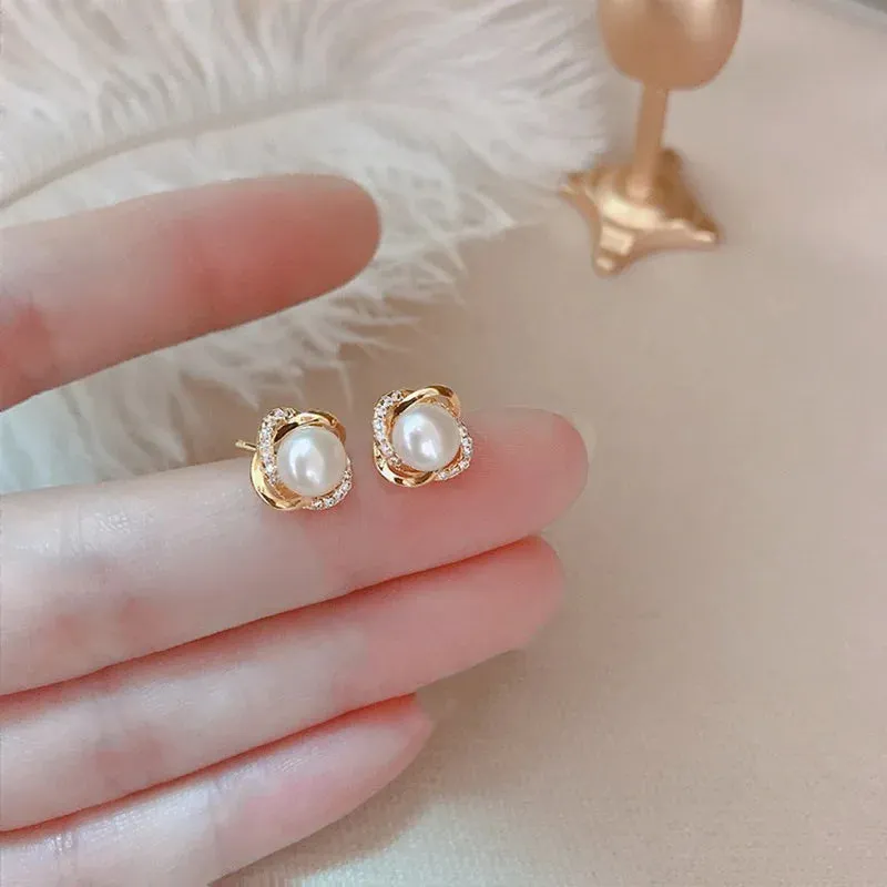 Exquisite Zircon Small Triangle Ear Studs for Women Geometric Pearl Heart Shape Earrings Fashion Party Jewelry Gifts