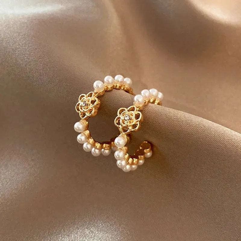 Exquisite Zircon Small Triangle Ear Studs for Women Geometric Pearl Heart Shape Earrings Fashion Party Jewelry Gifts