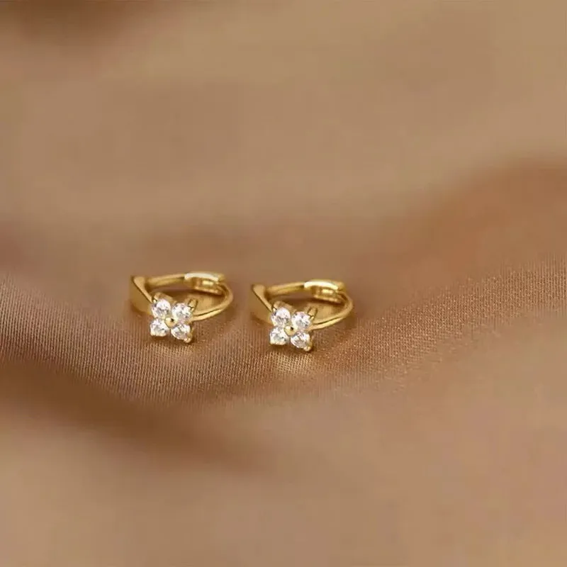 Exquisite Zircon Small Triangle Ear Studs for Women Geometric Pearl Heart Shape Earrings Fashion Party Jewelry Gifts