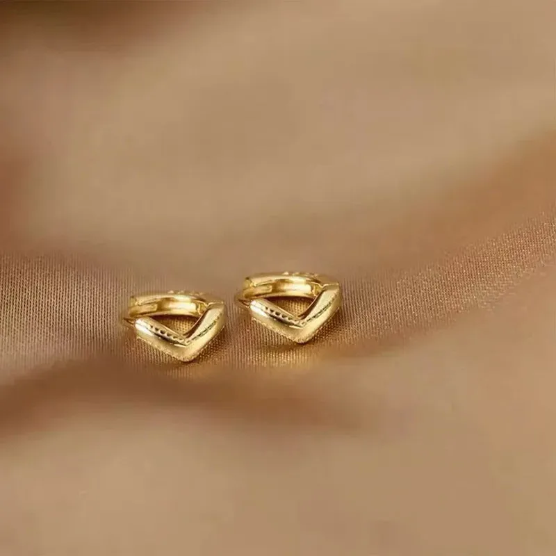 Exquisite Zircon Small Triangle Ear Studs for Women Geometric Pearl Heart Shape Earrings Fashion Party Jewelry Gifts