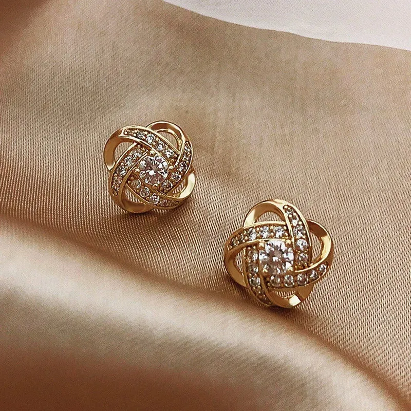Exquisite Zircon Small Triangle Ear Studs for Women Geometric Pearl Heart Shape Earrings Fashion Party Jewelry Gifts