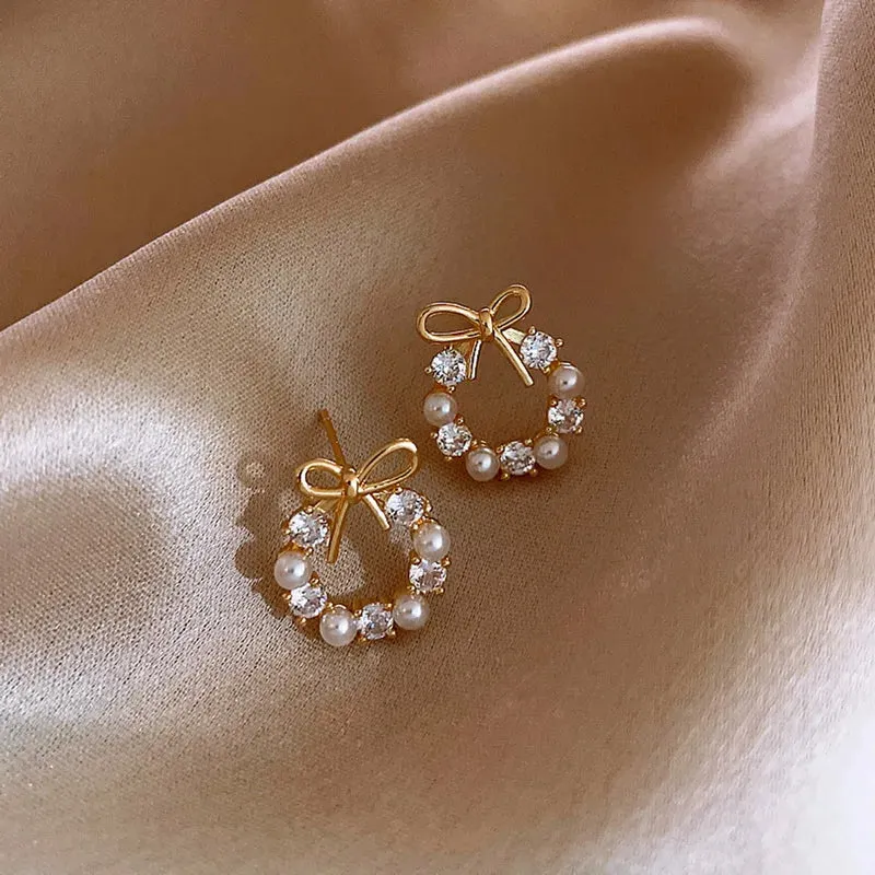 Exquisite Zircon Small Triangle Ear Studs for Women Geometric Pearl Heart Shape Earrings Fashion Party Jewelry Gifts