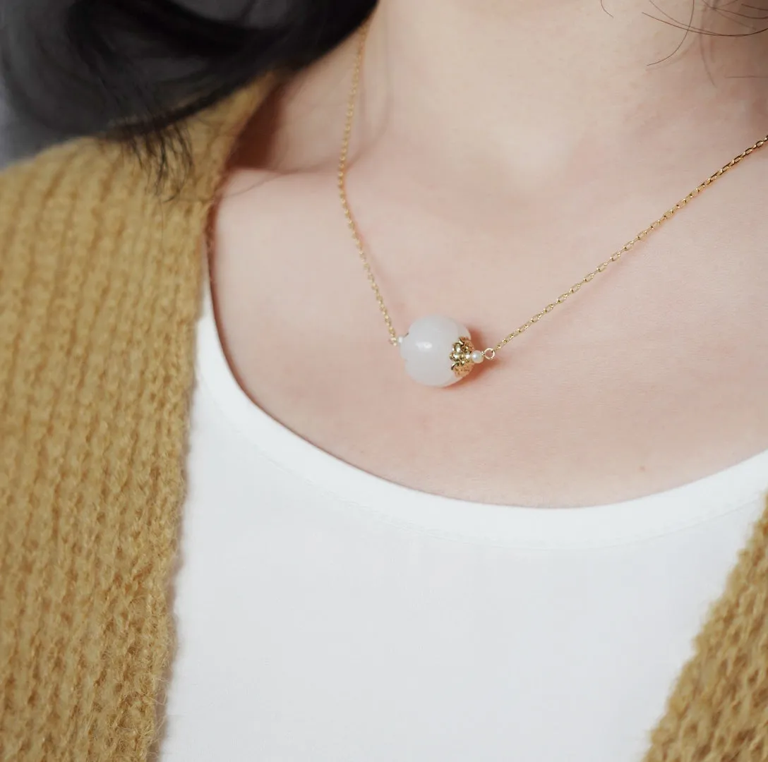 Floating Gemstone Pumpkin Necklace (Multicolor)