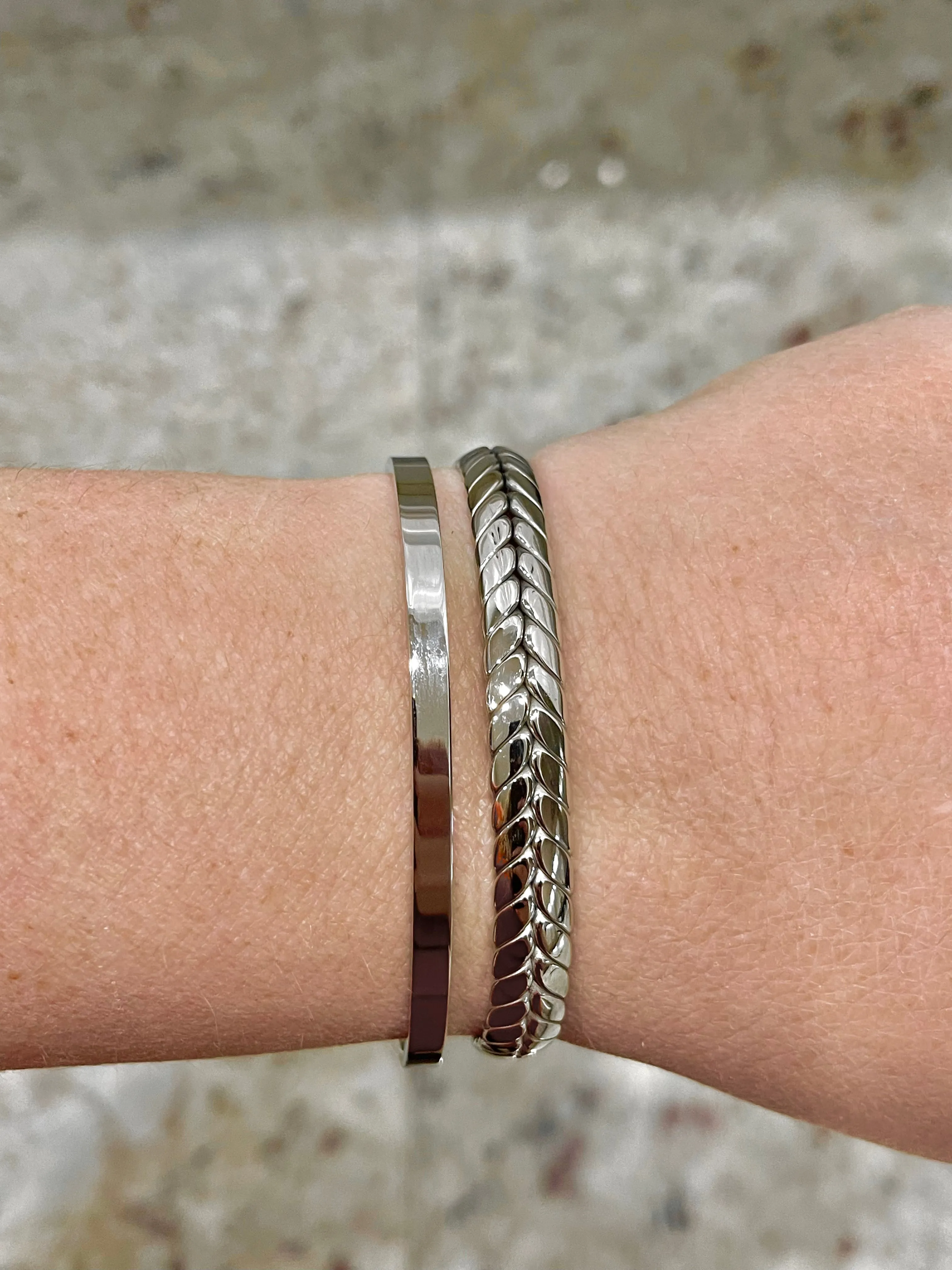 HEMSWORTH - Simple Cuff Accent Bracelet