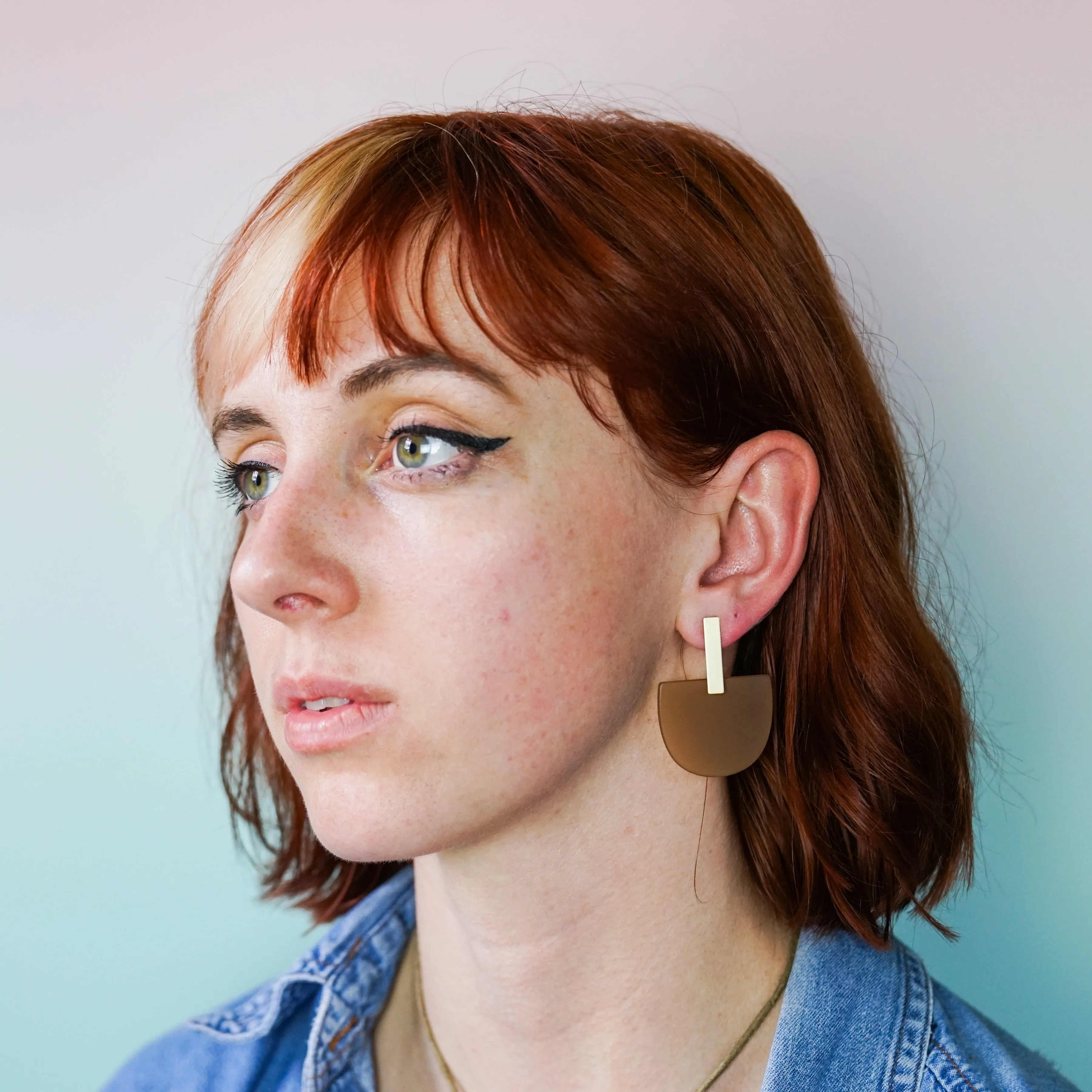 Iris Amber Acetate w/Matte Gold Bar Studs Earrings