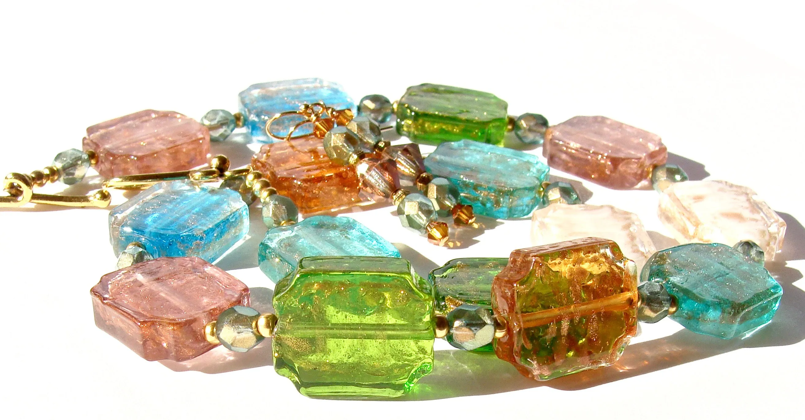 Mangini: Colorful Beaded Necklace of Venetian Glass