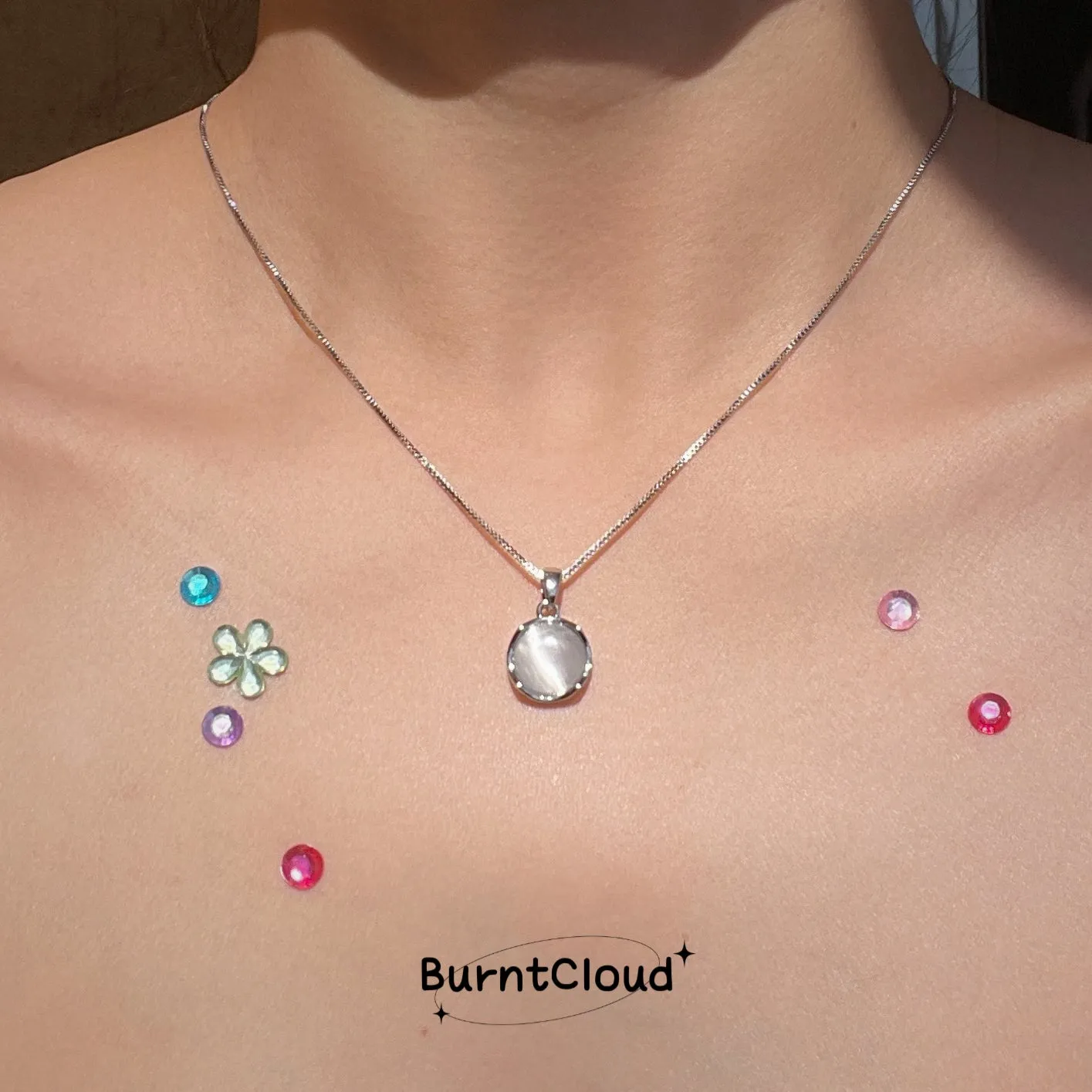 N30 Dainty Round White Gemstone Pendant Necklace