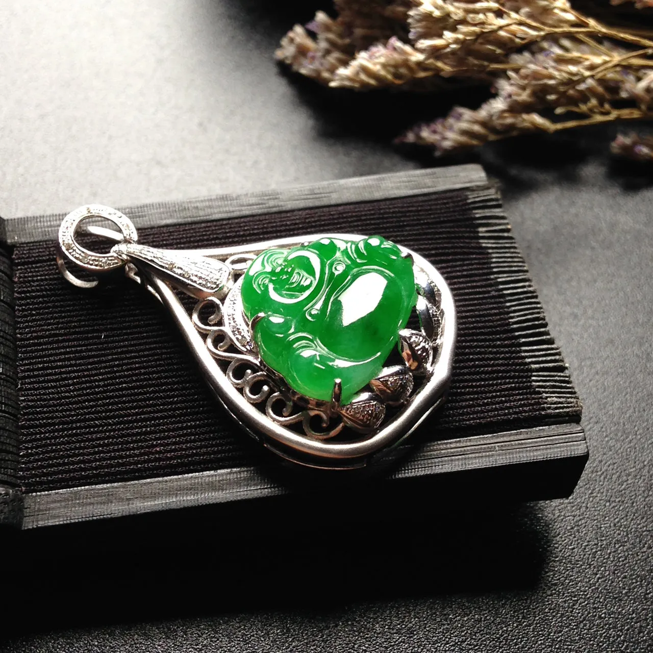 Natural Jade Pendant Jadeite Gold Buddha Pendant PT557