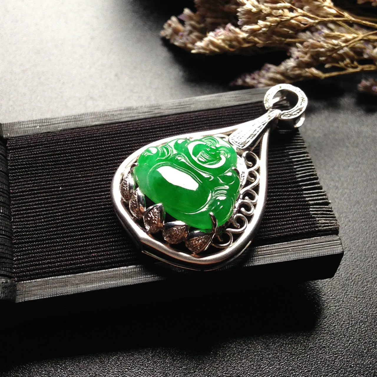Natural Jade Pendant Jadeite Gold Buddha Pendant PT557