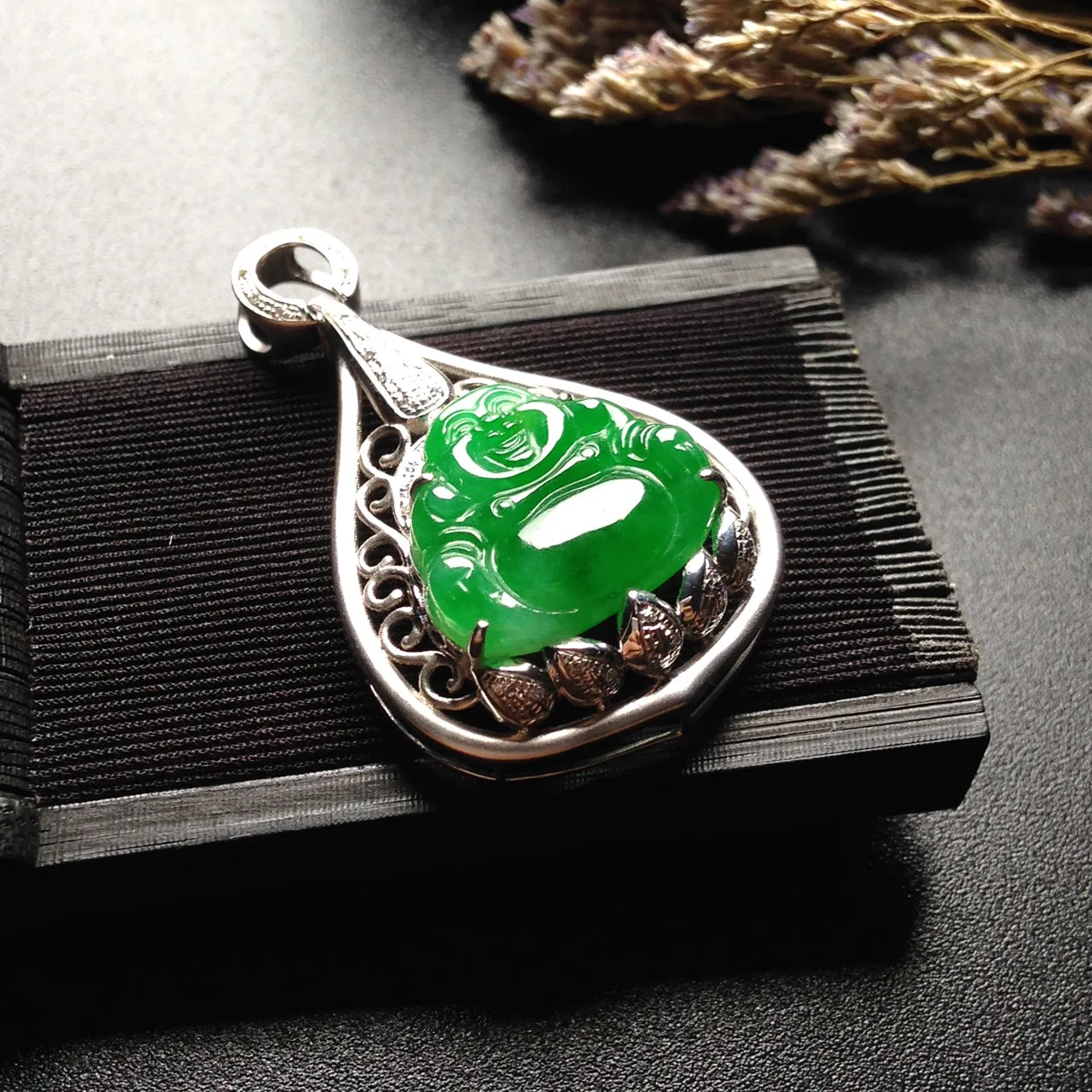 Natural Jade Pendant Jadeite Gold Buddha Pendant PT557