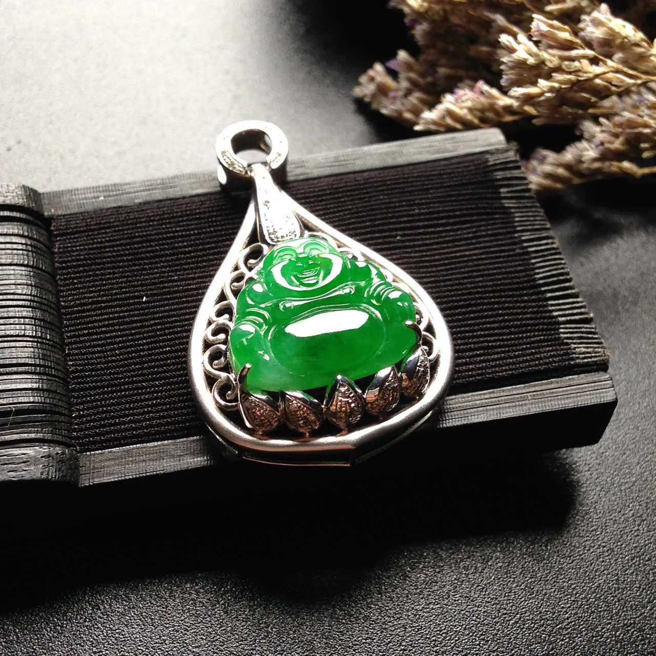 Natural Jade Pendant Jadeite Gold Buddha Pendant PT557