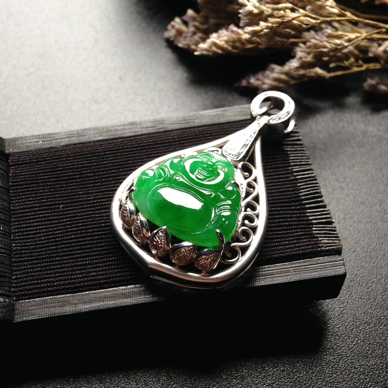 Natural Jade Pendant Jadeite Gold Buddha Pendant PT557