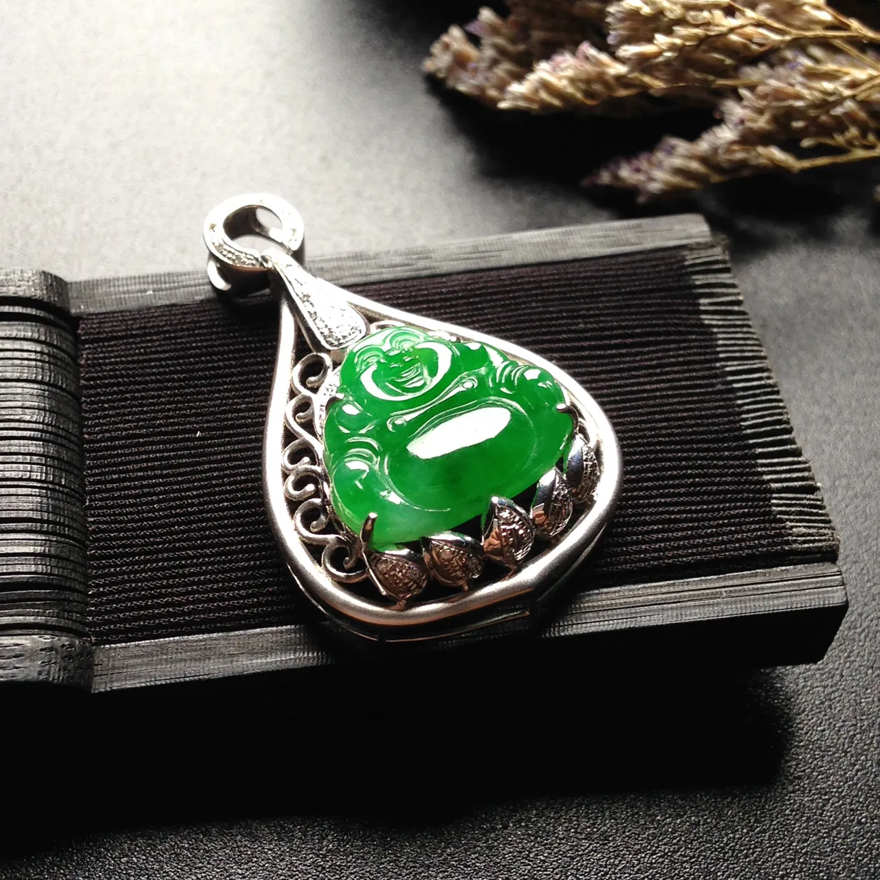 Natural Jade Pendant Jadeite Gold Buddha Pendant PT557
