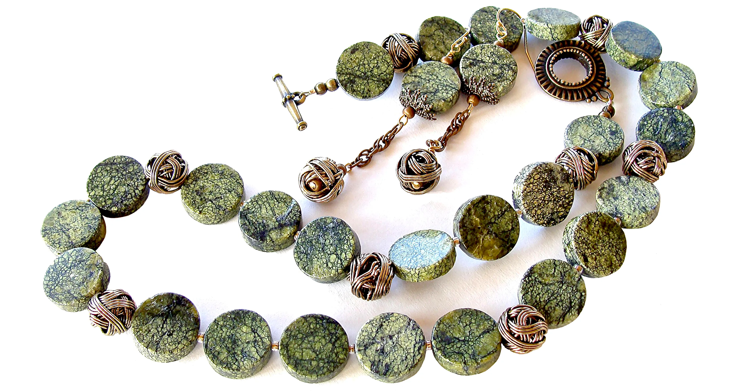 Petronella: Gemstone Necklace in Pistachio Green