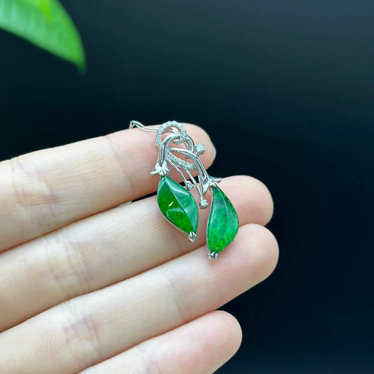 RealJade 18k White Gold Genuine Green Jadeite Jade Pendant