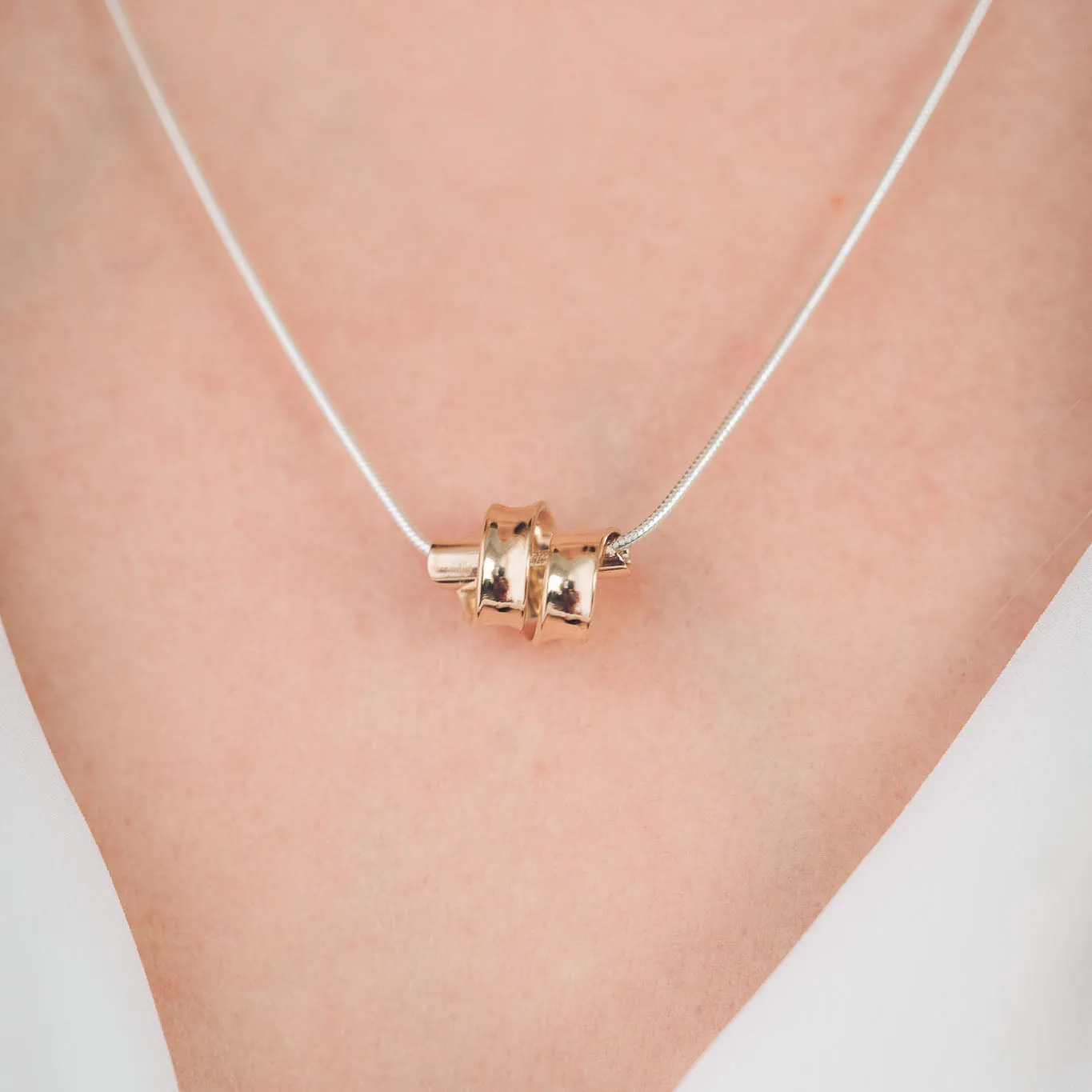 Sarah 9ct Gold Ribbon Pendant Necklace