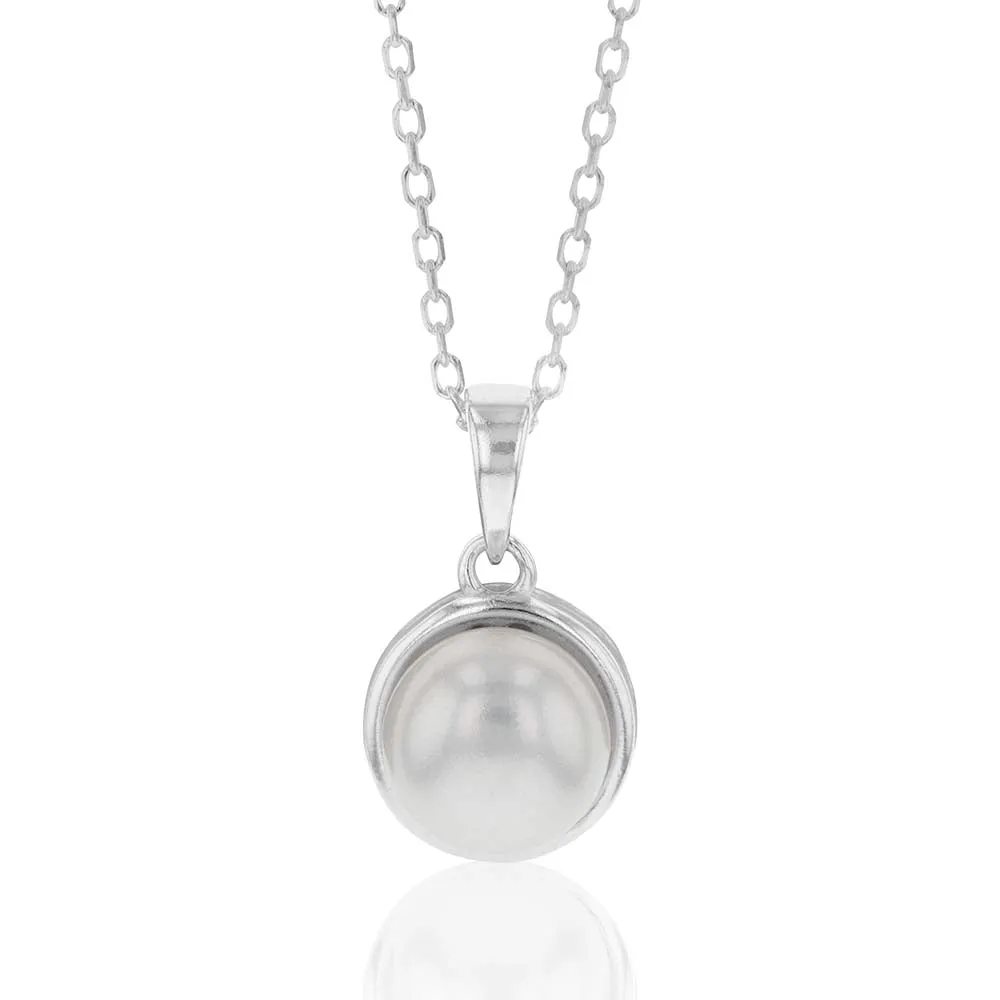 Sterling Silver Boxed Freshwater Pearl Pendant and Earring Set with 45cm Chain